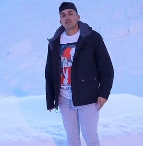 Meet your Posher, Emilio